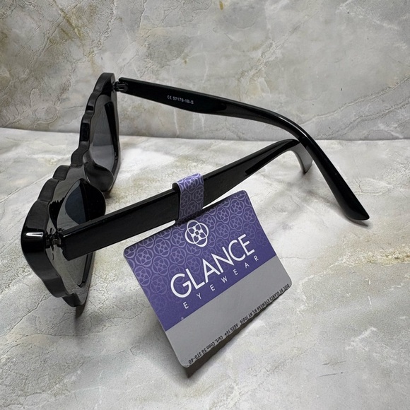 Sunglasses*Elegant Black Cat-Eye Design 400UV Protection - Picture 4 of 6